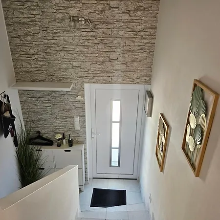 Modernes Haus Nahe Mit Garten & Terrasse * Velm