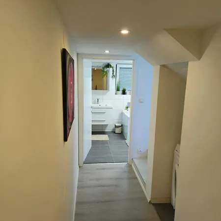 Modernes Haus Nahe Mit Garten & Terrasse Velm
